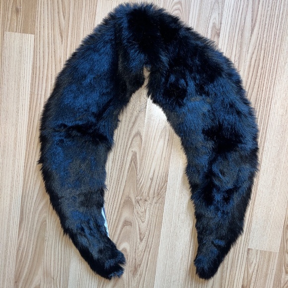 Desigual faux fur collar for coat, jacket, or cardigan. NWOT, in black. - Picture 3 of 11